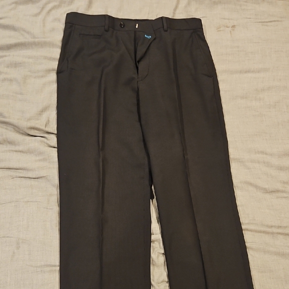 Elegant Black Men's Suit - Picture 2 of 3